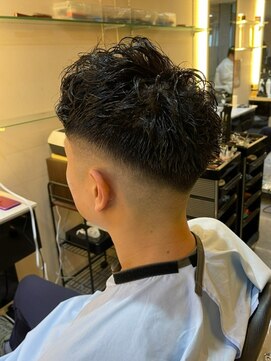 ディスイズバーバーセカンド(THIS IS BARBER 2nd) スキンフェード　ツイストスパイラルパーマ