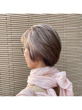 チトセ美容室(chitose) バレイヤージュ風コントラストショートボブ