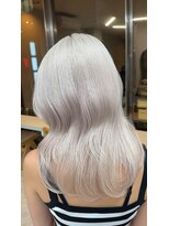 天神美容室 眩し!!あ!!ホワイトヘアーだった!!担当小松尚生