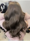 オリーブベージュ