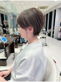 earthショートレイヤーボブミルクティー丸みショートボブ