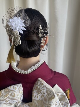 ベルフェミンミエル タイトシニヨンヘア