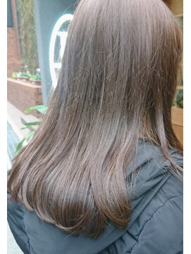 ウィーク 梅田(UiiC) NOブリーチ・透明感あふれるベージュ系ヌディーカラー