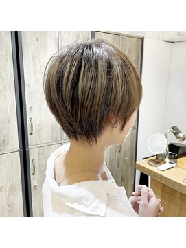 ラナ 渋谷(Lana) 【Chill】イメチェン!!前髪も大人かわいいショートスタイル◎