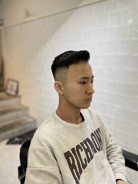 メリケンバーバーショップ フクオカ(MERICAN BARBERSHOP FUK) かき上げヘアショートレイアーくせ毛風パーマコンマヘア