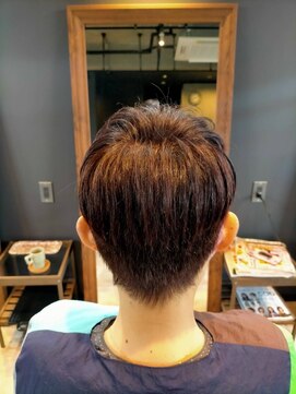 グラッド(GLAD) 超フェミニン耳出しマッシュベリーショート