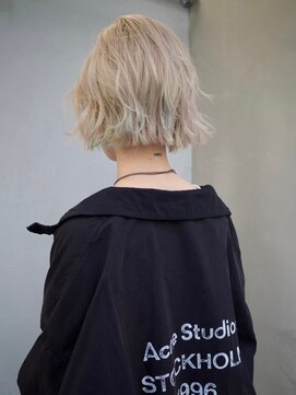 ギークス(GEEKS) 【GEEKS渋谷】ホワイトブロンド/ハイトーンボブ/デザインカラー