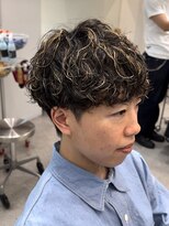 フィフス 渋谷(fifth) 波巻きパーマ×ハイライトでストリート感溢れる男らしいヘアに◎