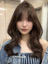 ユニ 原宿(uni)&nbsp;韓国ヘアロングレイヤーカットベージュカラー顔周りカット原宿