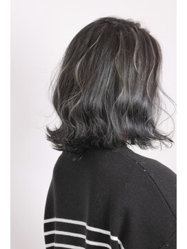 ゴウニシナカのブルーブラックにグレーは王道ですぅ