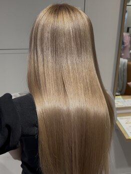 パウダーヘアー ルミニティ(powder hair luminity)の写真/風になびく、しなやかな指通り。健康毛からブリーチ毛まで◎髪質を見極め、あなただけの美髪提案。