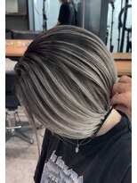 サロウィン 下北沢(SALOWIN) ホワイトベージュのシャドールーツ