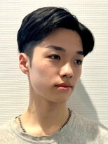 メンズサロン ブロック(Men's Salon bloc)&nbsp;センターパート 黒髪ショート 刈り上げ ツーブロック 韓国風