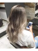 外国人風ロング　ホワイトアッシュベージュ　グラデーション