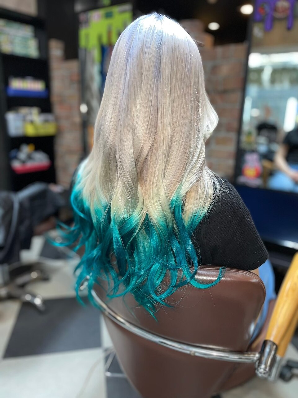 ホワイトカラー毛先エメラルドグリーン【ヘアカラー】【派手髪