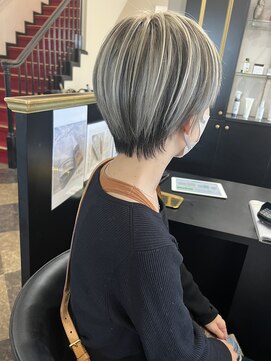 ドクターズサロン レラパール 白髪ぼかしブリーチ×ショートバレイヤージュ