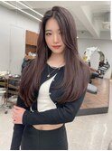 軽やかに揺れる髪が魅力的なロングの韓国風レイヤーカット