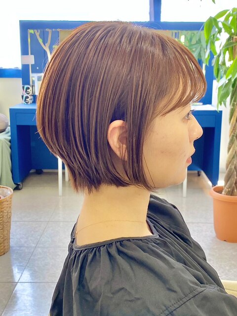 丸みショートヘアピンクベージュカラーミルクティーベージュ