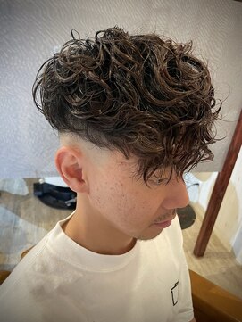 外国人風スキンフェードパーマ