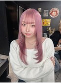 レイヤーカット×ピンクヘア