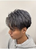 刈り上げショートアップバング×シルバーカラー