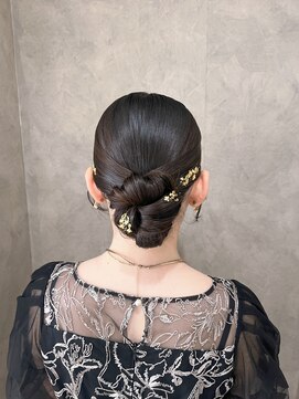 フェリーチェ(Felice) タイトシニヨン　参列ヘア　お呼ばれヘア　金箔