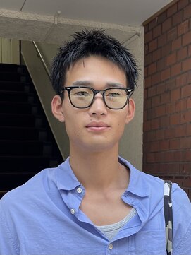 濡れ感のあるスパイキーショート