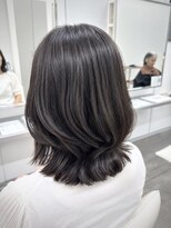 ロエ 元町店(Loe)&nbsp;元町レイヤーカット顔周りダブルカラー白髪ぼかしハイライト