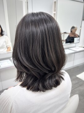 ロエ 元町店(Loe) 元町レイヤーカット顔周りダブルカラー白髪ぼかしハイライト
