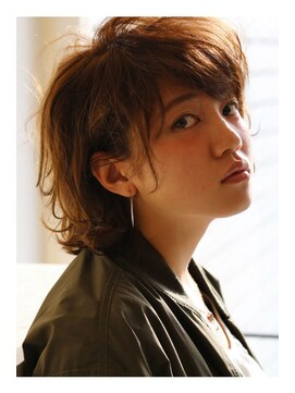 ジルエット(girouette) 透明感のあるセピアグレージュボブ