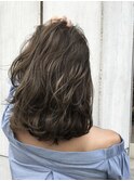 【大人ハイライトカラー】ミディアムヘア×さりげないハイライト