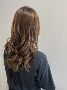 ラカーロ(La CARO) ツヤ感ベージュハイライト by板倉