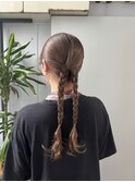 グレージュ×三つ編みアレンジ