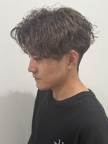 ヒュイル バイ ニアウ(Hwyl by Niau) マッシュセンターパートパーマ波巻スパイラルパーマ刈り上げ