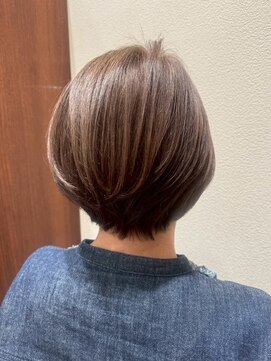 アクセ 大人キレイ奥行きショート美シルエットマロンブラウン40代50代