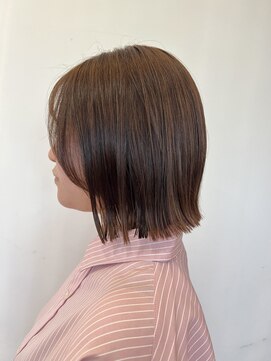 パッツンボブ＆明るめサファイアカラー