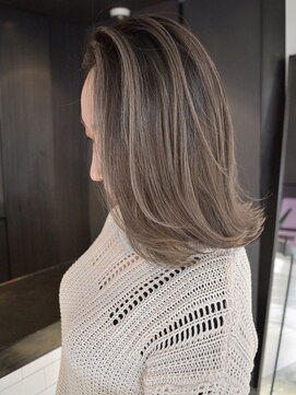 ルーヴェ(LOWE) ラフな外ハネボブでも可愛く決まる外国人風バレイヤージュ