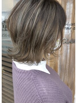 バンビ プライベート サロン(Bambi private salon) レイヤーアッシュグレーハイライト*ミディアムウルフBambi松平愛