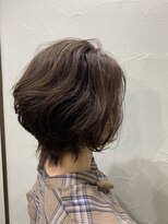 ヘアーハピネス ハート(hair happiness heArt)&nbsp;20代30代40代外ハネアッシュグレージュ肩ライン耳掛け