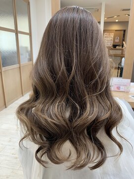 リアン(Lien) ミルクティーベージュ×バレイヤージュ/ロングウェーブ