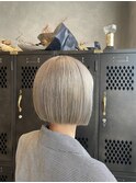 ハイトーンダブルカラーホワイトブロンドベージュカラーミニボブ