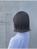 暗めのオリーブグレージュ