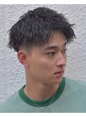 黒髪縦落ちツイストスパイラルパーマショートアップバング