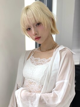 ランテルディ 渋谷(LANTERDIT) ブリーチ ハイトーン 抜きっぱなしブロンド 顔周りレイヤー 20代