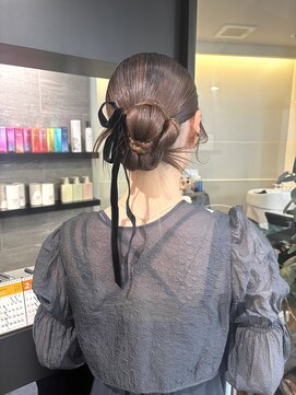 ケンジ ツルヤチョウ(KENJE tsuruyacho) ヘアアレンジ/タイト/カチモリ/ベロアリボン/ヘアセット/結婚式