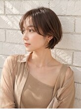 イト(ito)&nbsp;丸みショートボブ×耳かけ小顔スタイル顔周りレイヤーカット