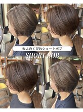 アルファレイズドゥ(alphareizdeux)&nbsp;おしゃれグレー×大人のくびれショート
