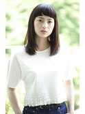 「前髪パッツン×さらさらミディ」