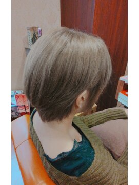 カルム(Calme) ハイライト+ショートスタイル