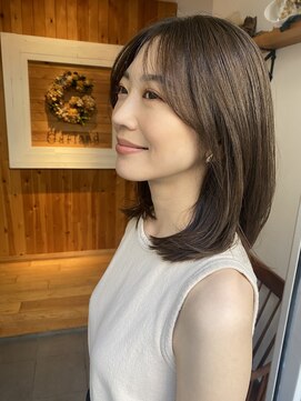 ガーランド (Garland) レイヤー/ミディアム/ピンクベージュ/マチルダボブ/丸型/ウルフ